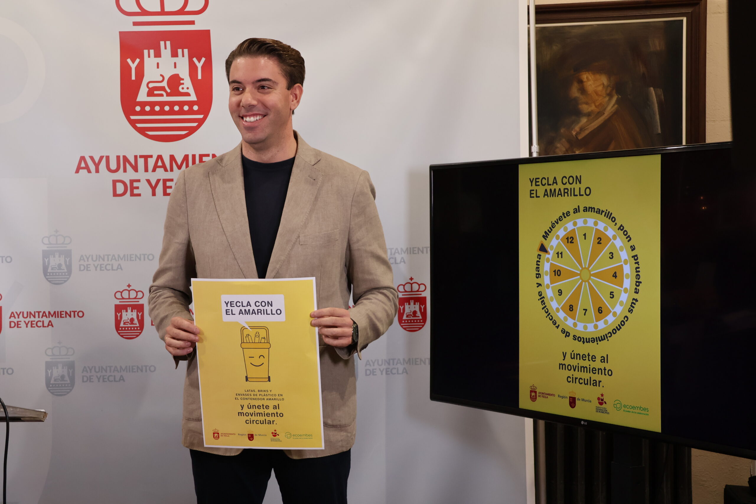 Camapaña de reciclado Yecla con el amarillo