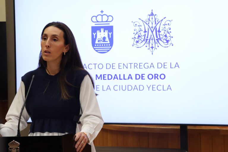 Medalla de Oro de la Ciudad a la Corte de Honor